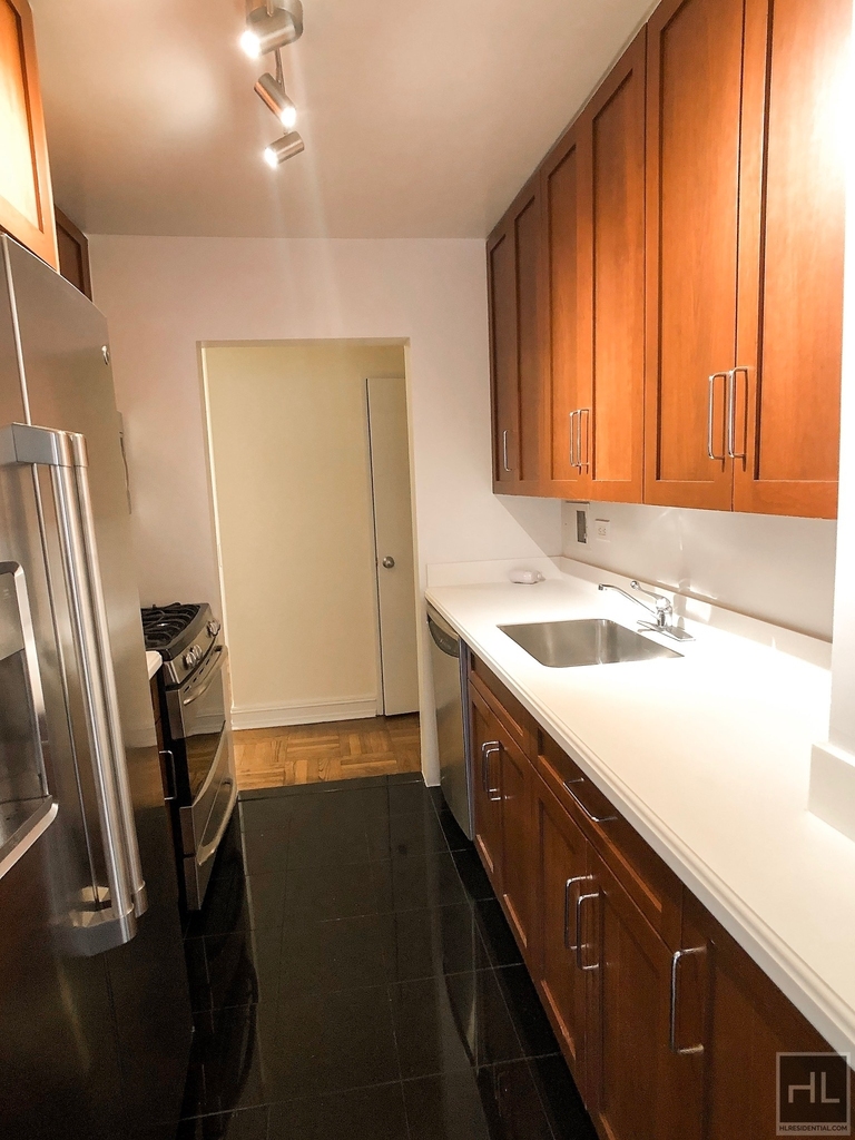 East 71st Street - Photo 5