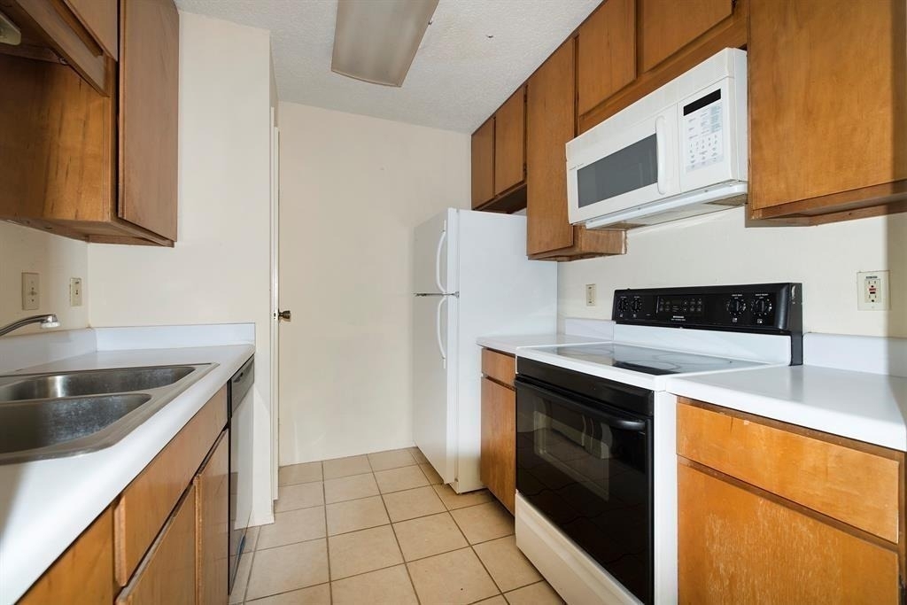 7900 N Stadium Drive - Photo 5