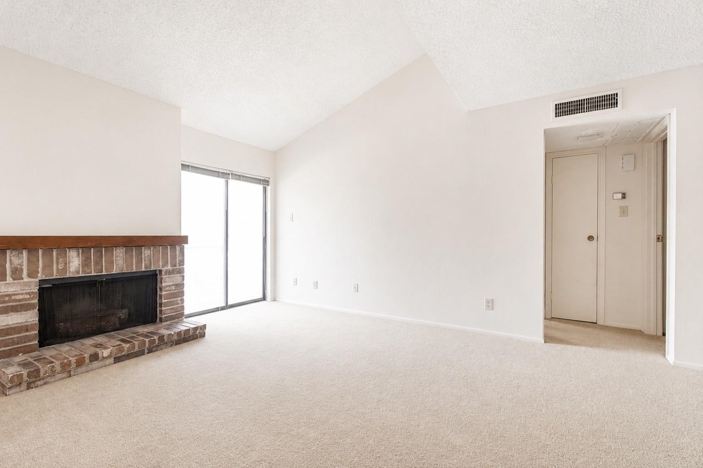 7900 N Stadium Drive - Photo 1
