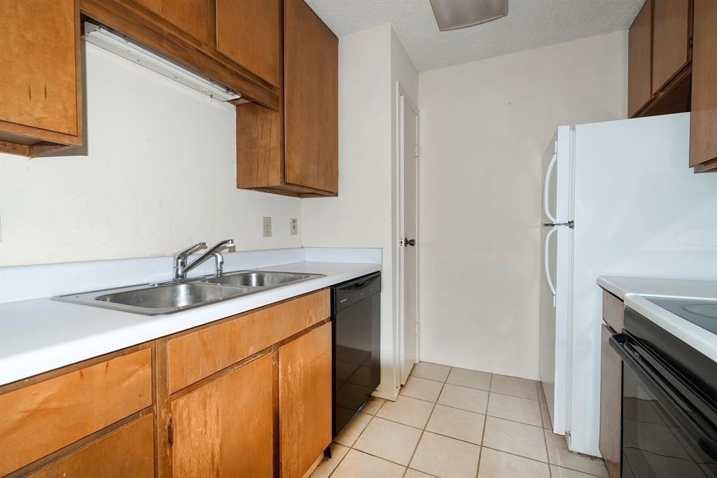 7900 N Stadium Drive - Photo 4