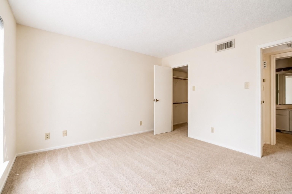 7900 N Stadium Drive - Photo 12