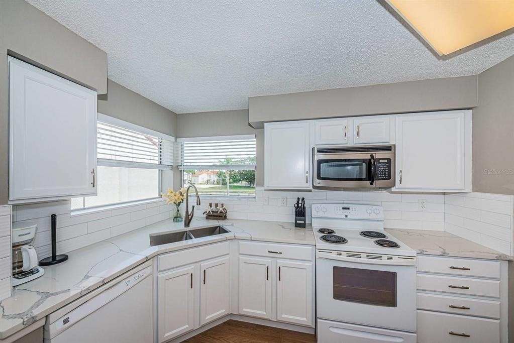 6077 Bahia Del Mar Boulevard - Photo 3