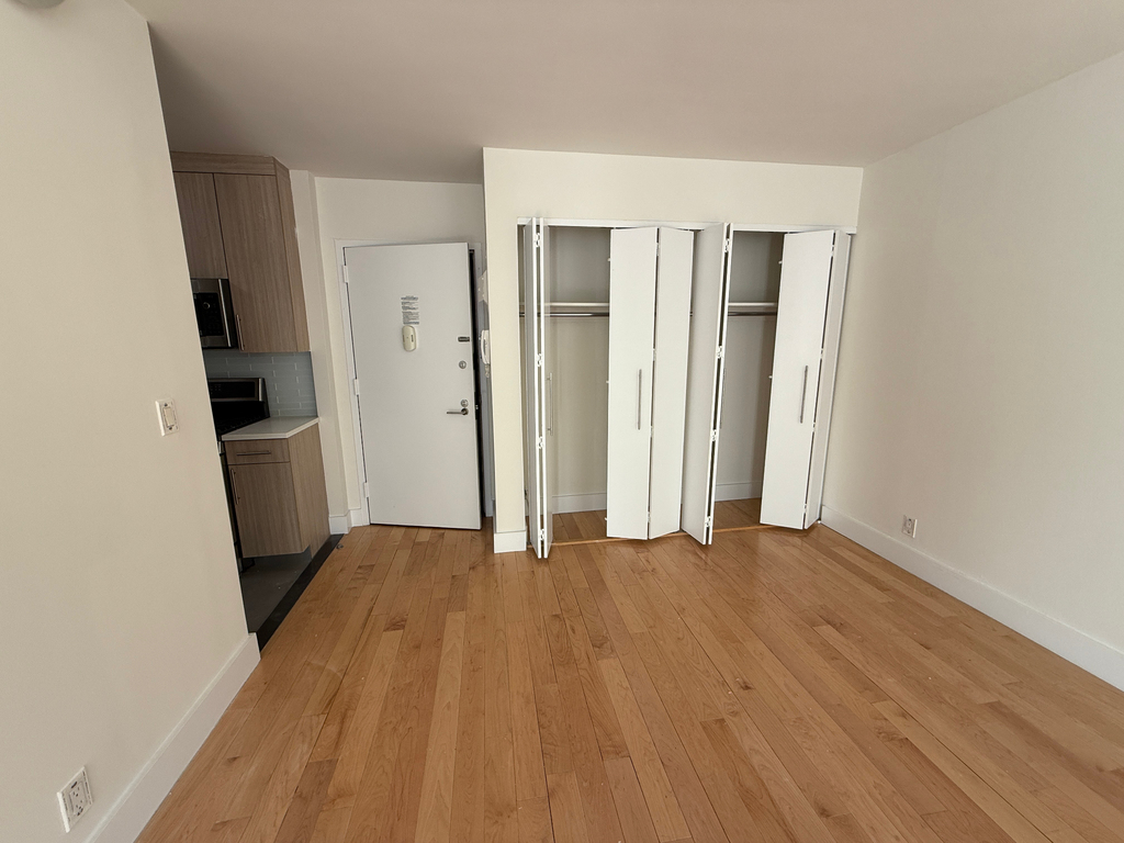 West 53rd Street - Photo 4