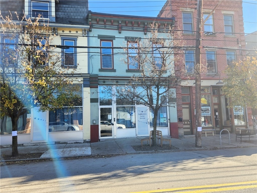 5330 Butler St - Photo 0