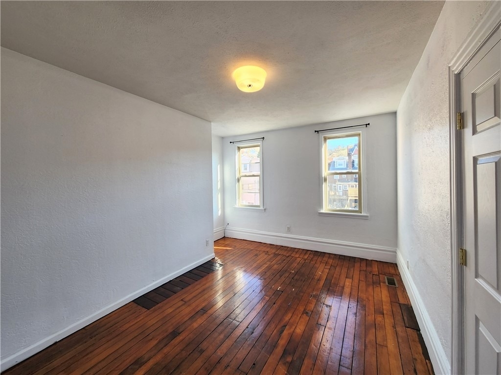 5330 Butler St - Photo 2