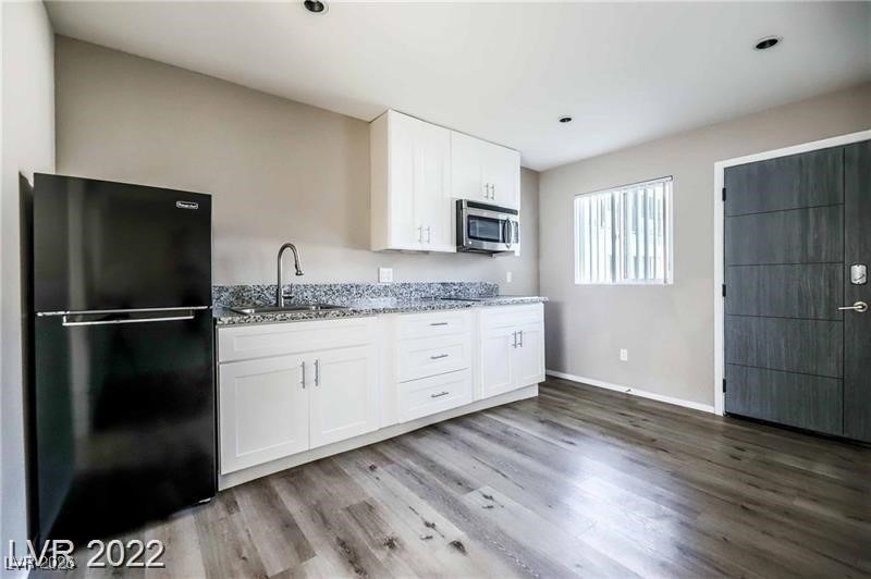 2201 Fairfield Avenue - Photo 2