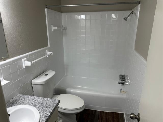 2425 Parkside - Photo 4