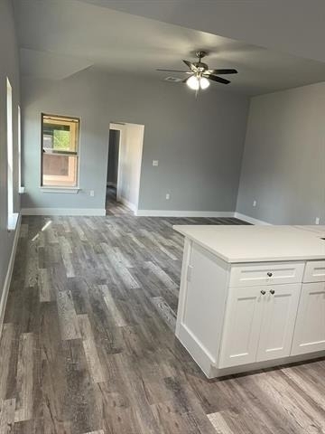401 W Elm Street - Photo 4