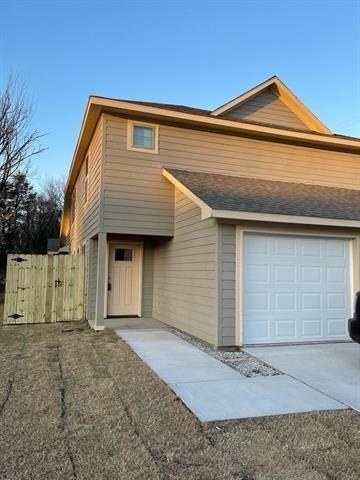 401 W Elm Street - Photo 0