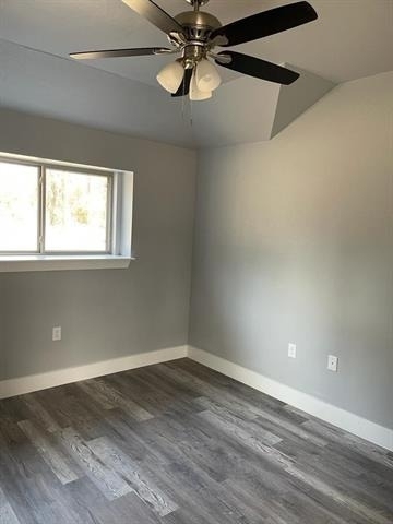 401 W Elm Street - Photo 6