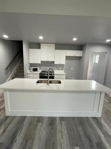 401 W Elm Street - Photo 3