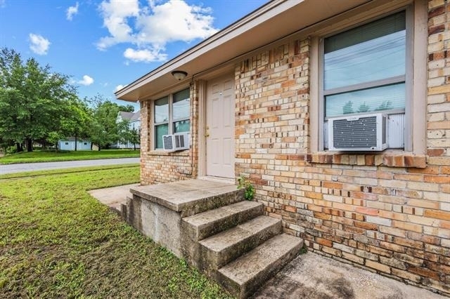 701 W Hull Street - Photo 2