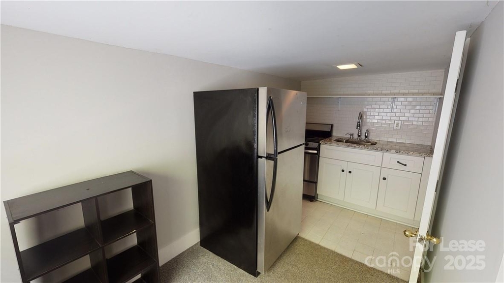 428 Hawthorne Lane - Photo 7