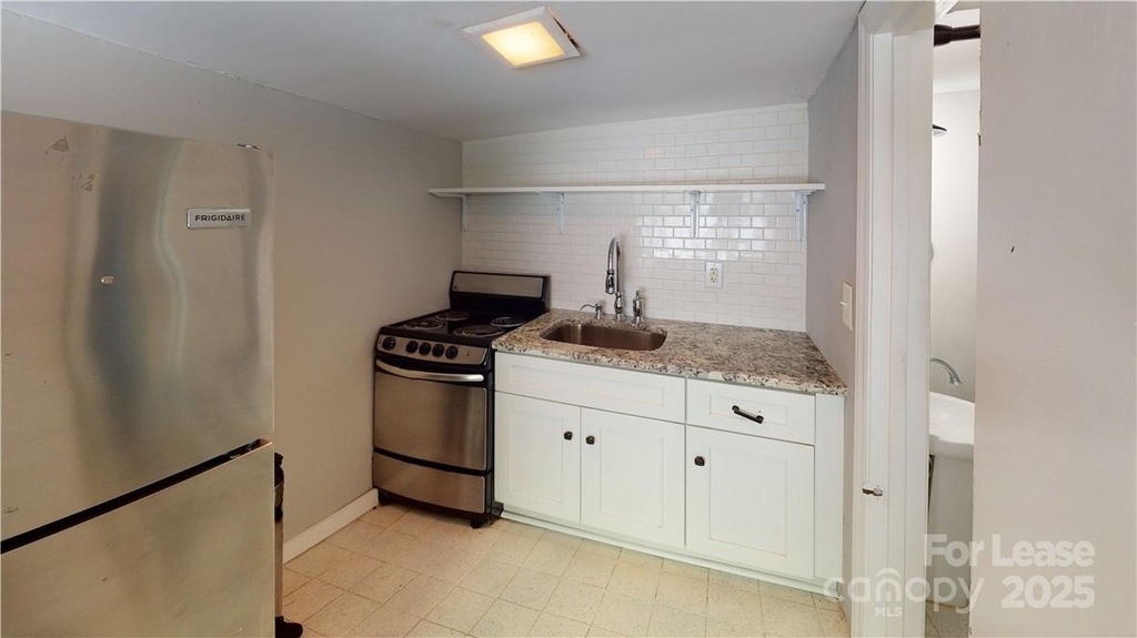 428 Hawthorne Lane - Photo 6