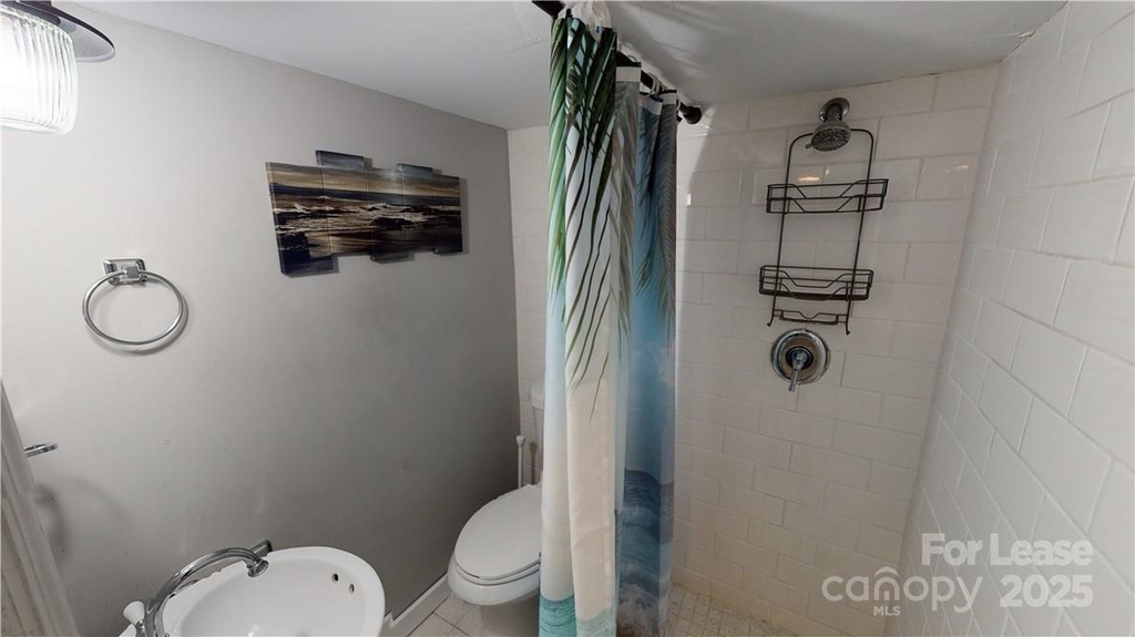 428 Hawthorne Lane - Photo 9