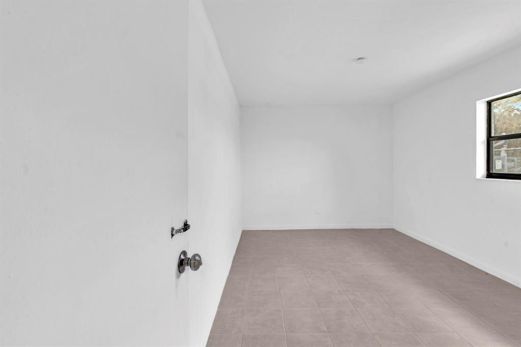 5748 Nw 27th Court - Photo 13