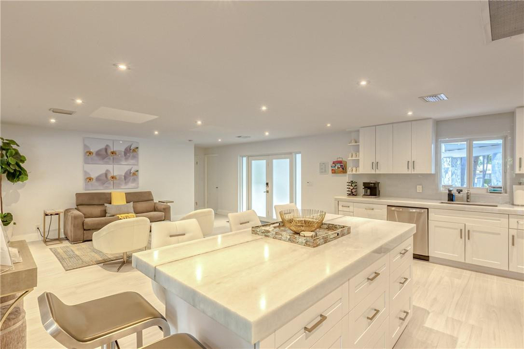 1800 Se Admirals Way - Photo 19