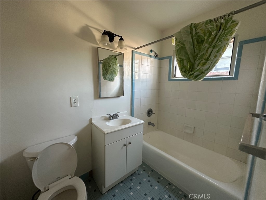 253 E Villa Street - Photo 5