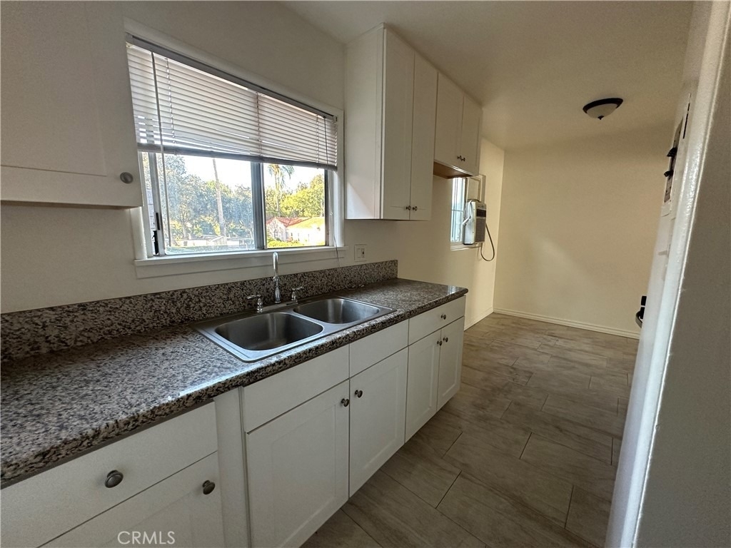 253 E Villa Street - Photo 4