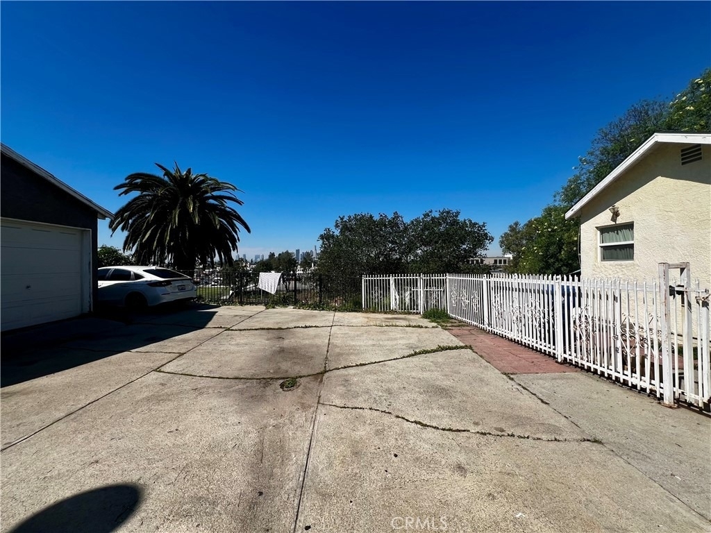 609 Camulos Street - Photo 12