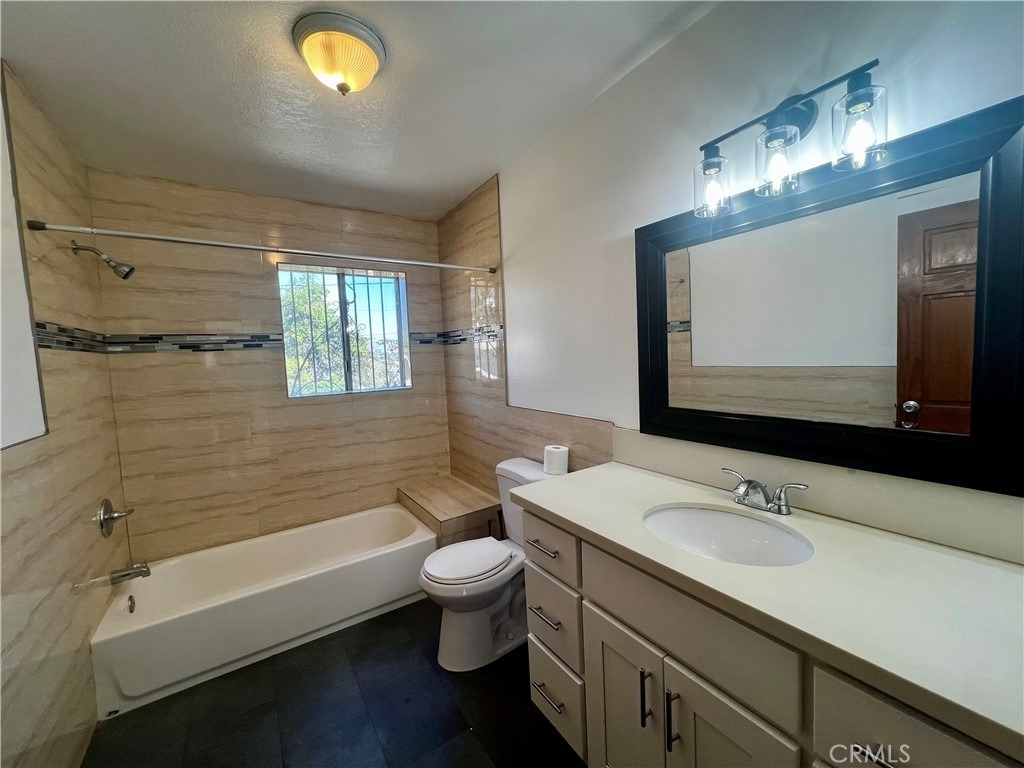 609 Camulos Street - Photo 4