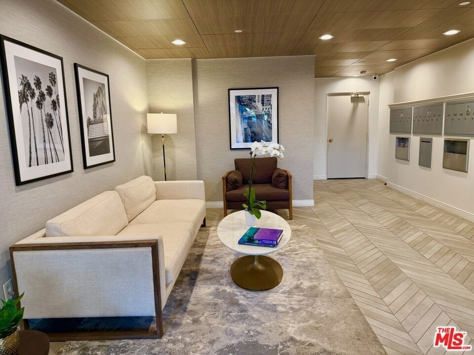637 Wilcox Avenue - Photo 2