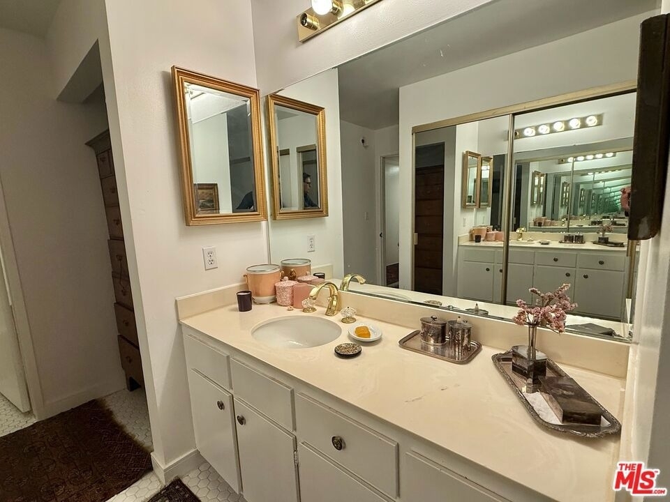 637 Wilcox Avenue - Photo 17