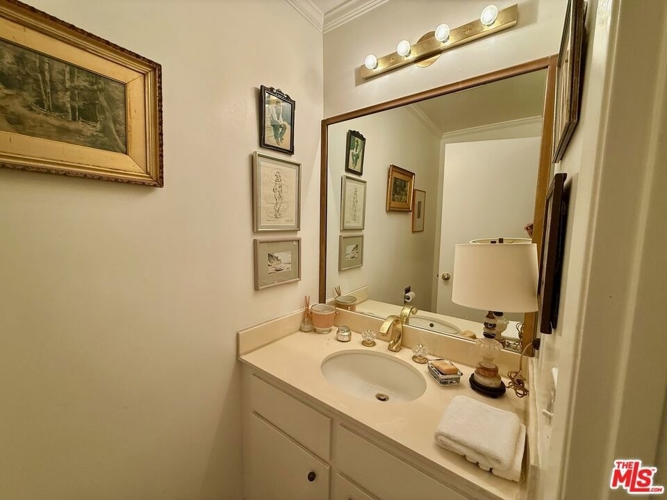 637 Wilcox Avenue - Photo 12