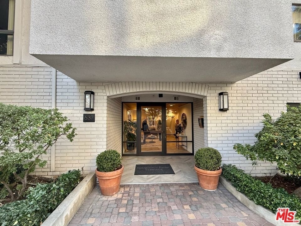 637 Wilcox Avenue - Photo 1
