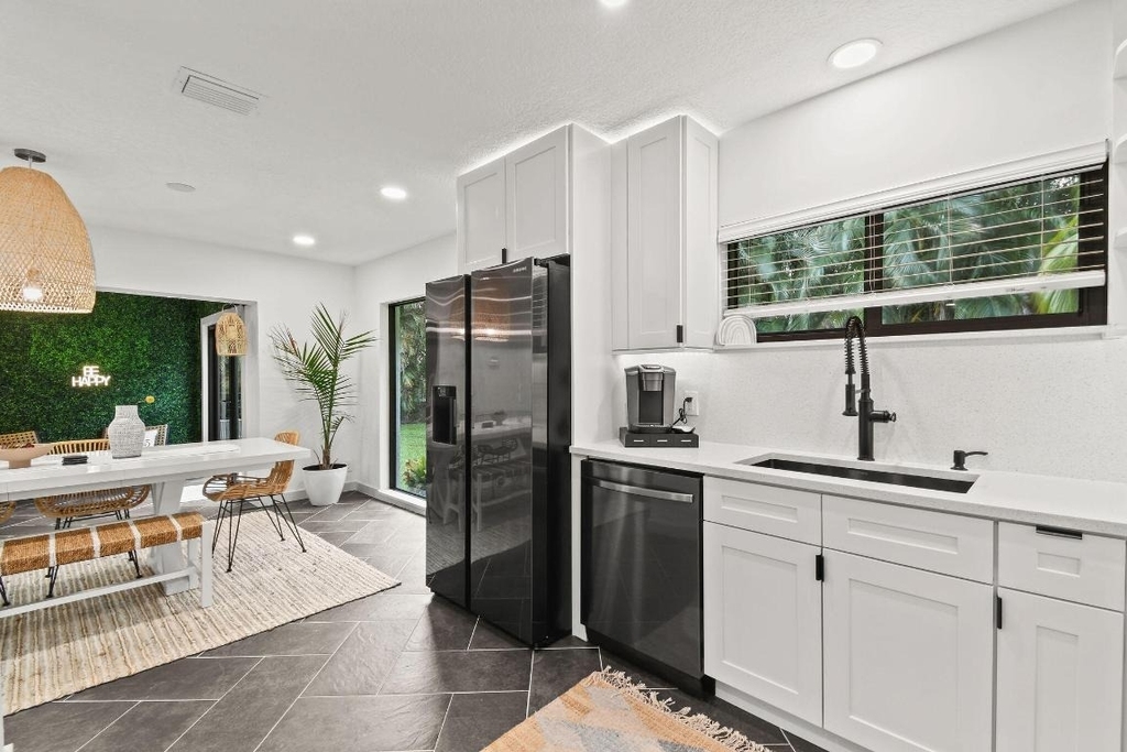 630 Ne 15th Place - Photo 12