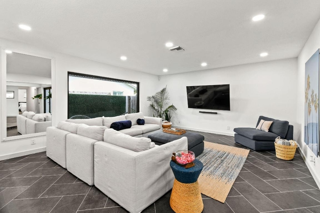 630 Ne 15th Place - Photo 7
