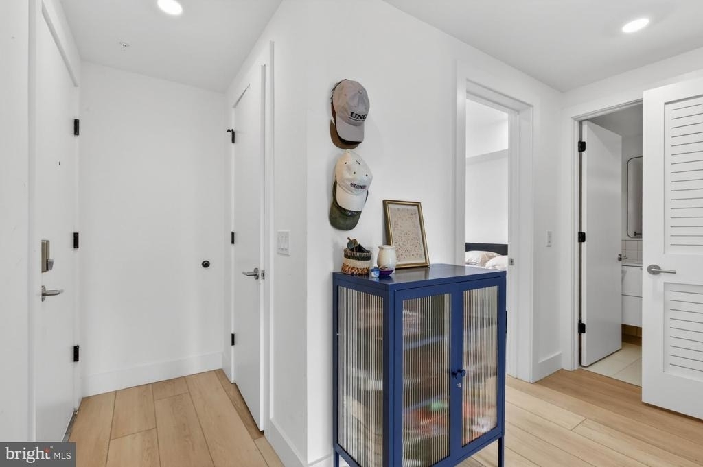2007 Cambridge Street - Photo 2