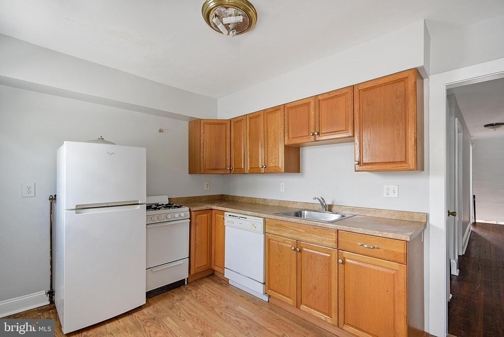 2411 W Darby Road - Photo 0