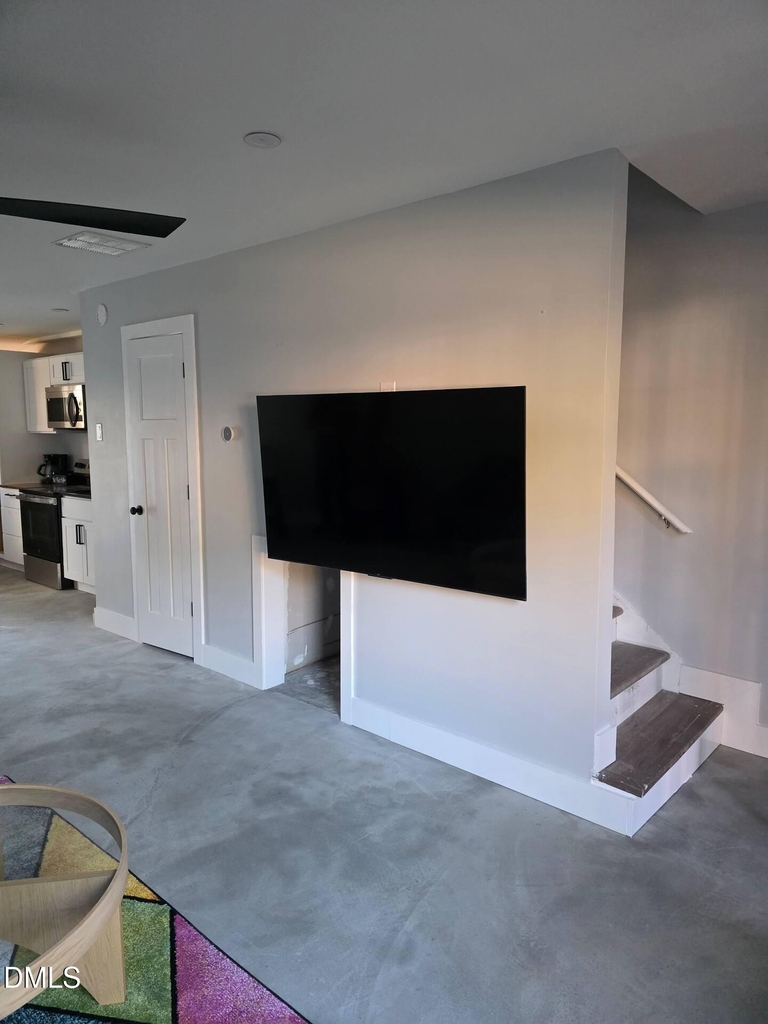 114 Chaucer Court - Photo 8