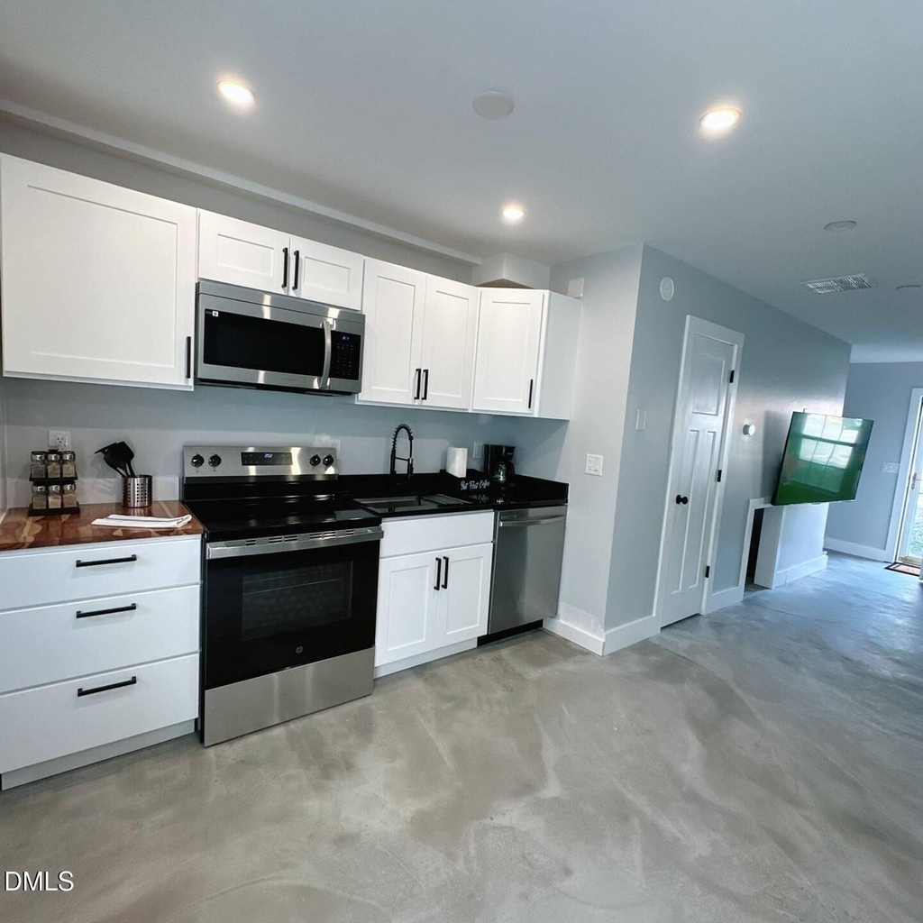 114 Chaucer Court - Photo 4