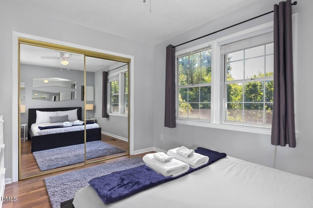 114 Chaucer Court - Photo 12