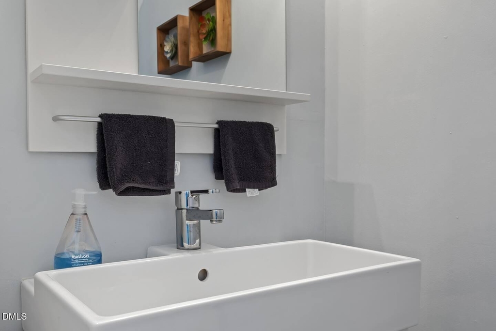 114 Chaucer Court - Photo 9