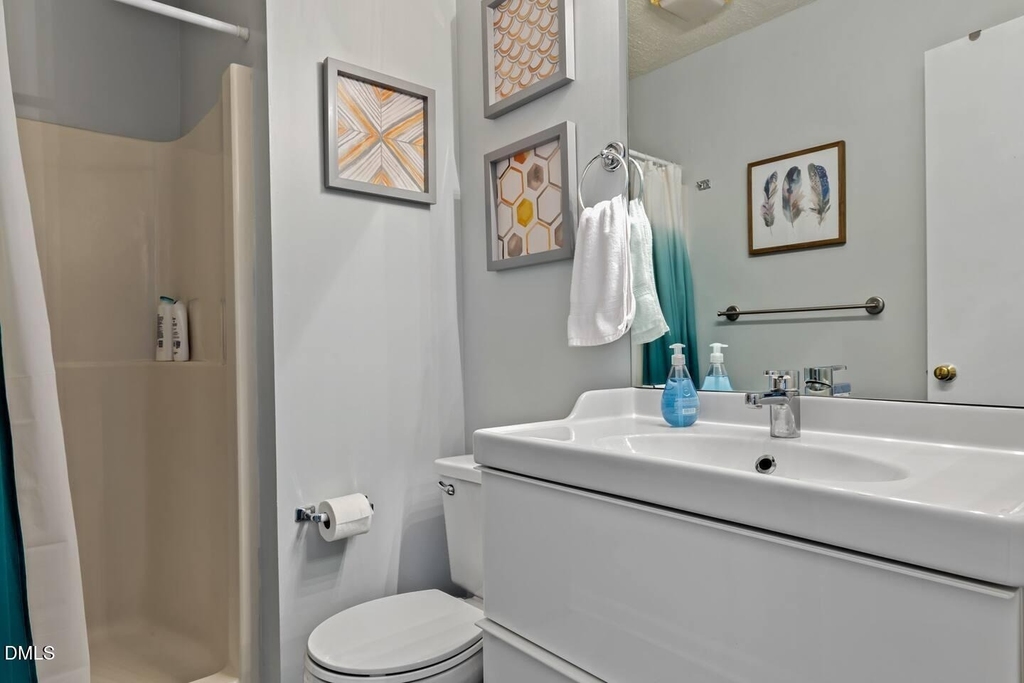 114 Chaucer Court - Photo 16