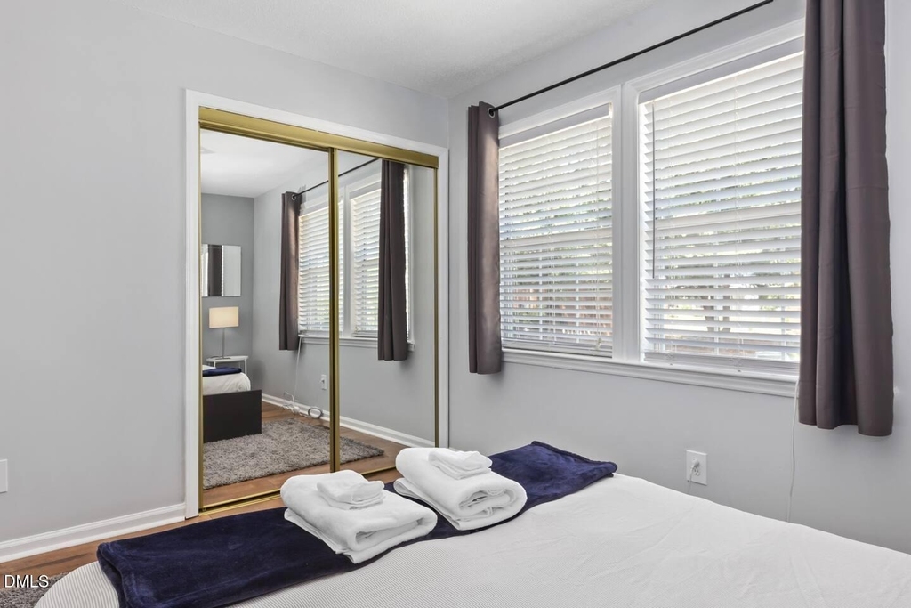 114 Chaucer Court - Photo 14