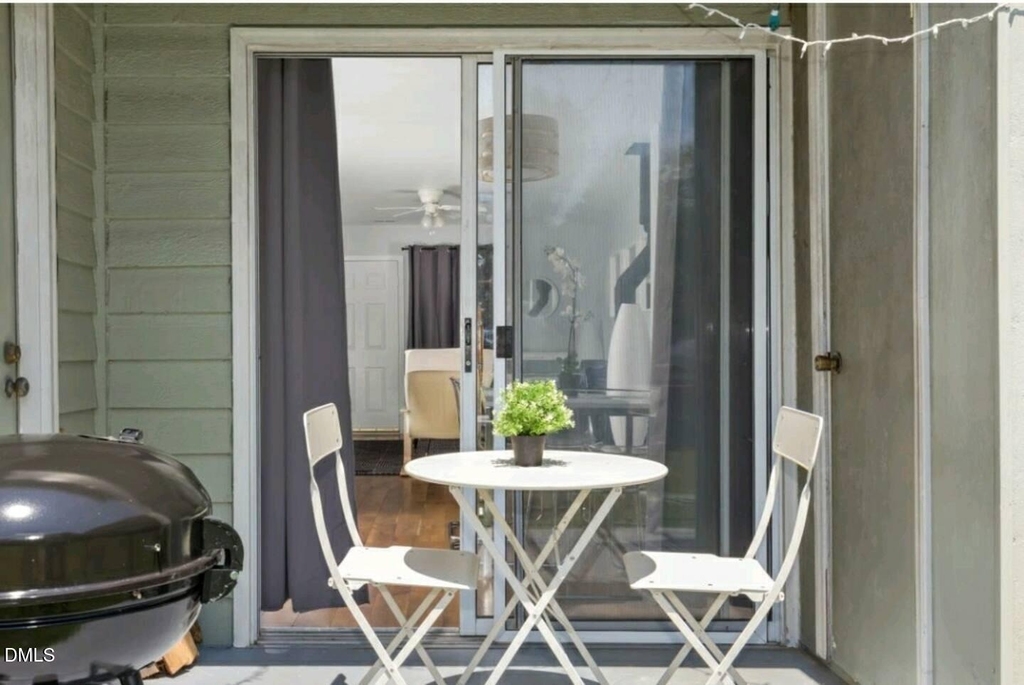 114 Chaucer Court - Photo 17