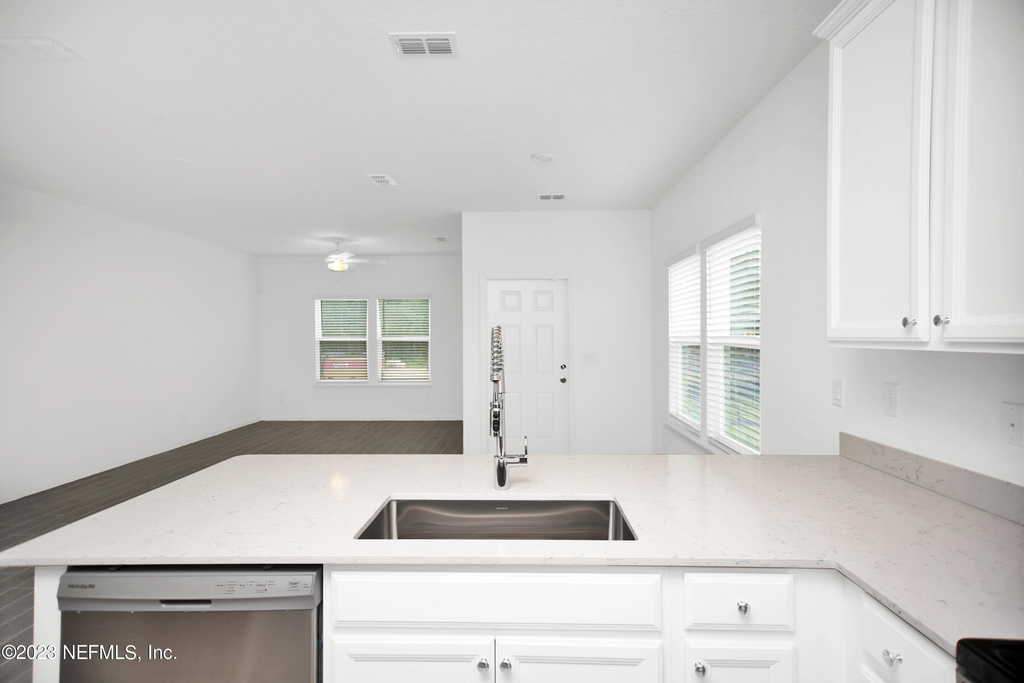 348 Rosemont Drive - Photo 9