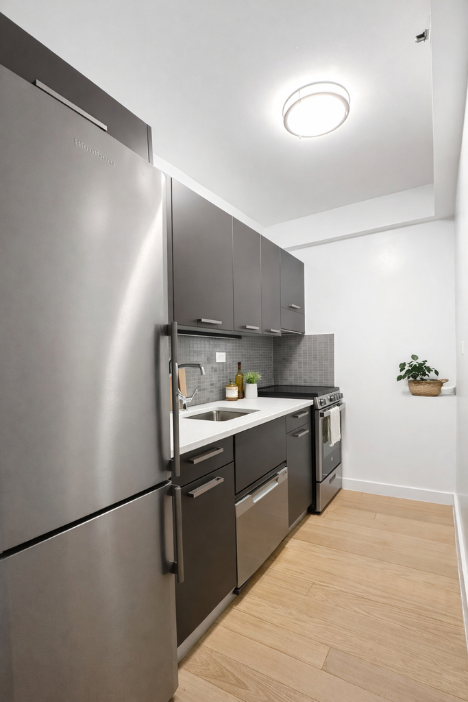 East 39th Street - Photo 2