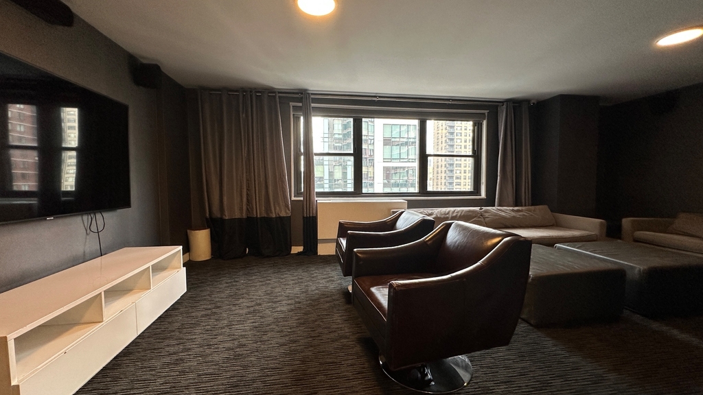 East 39th Street - Photo 5