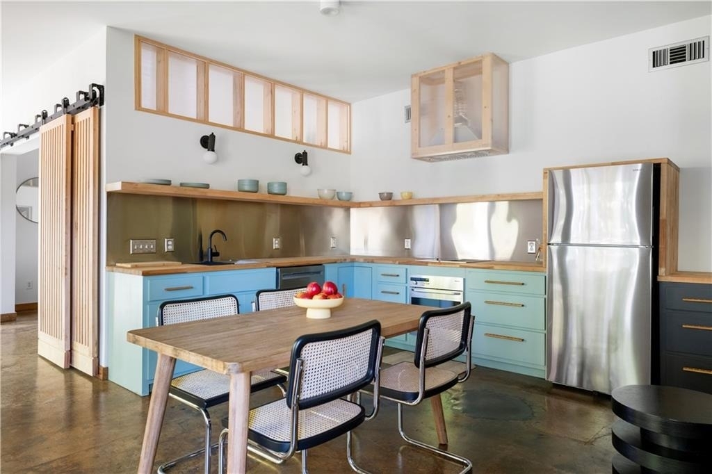 515 Claire Drive Ne - Photo 3