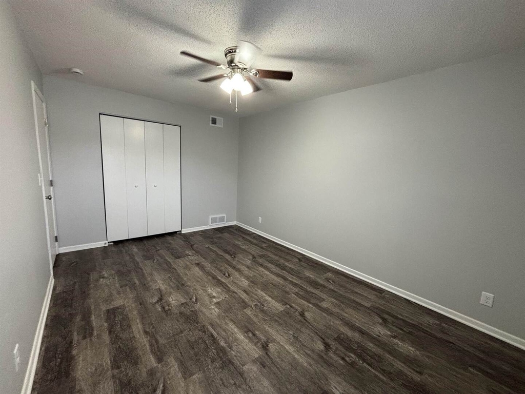 2501 E 50th Street - Photo 7