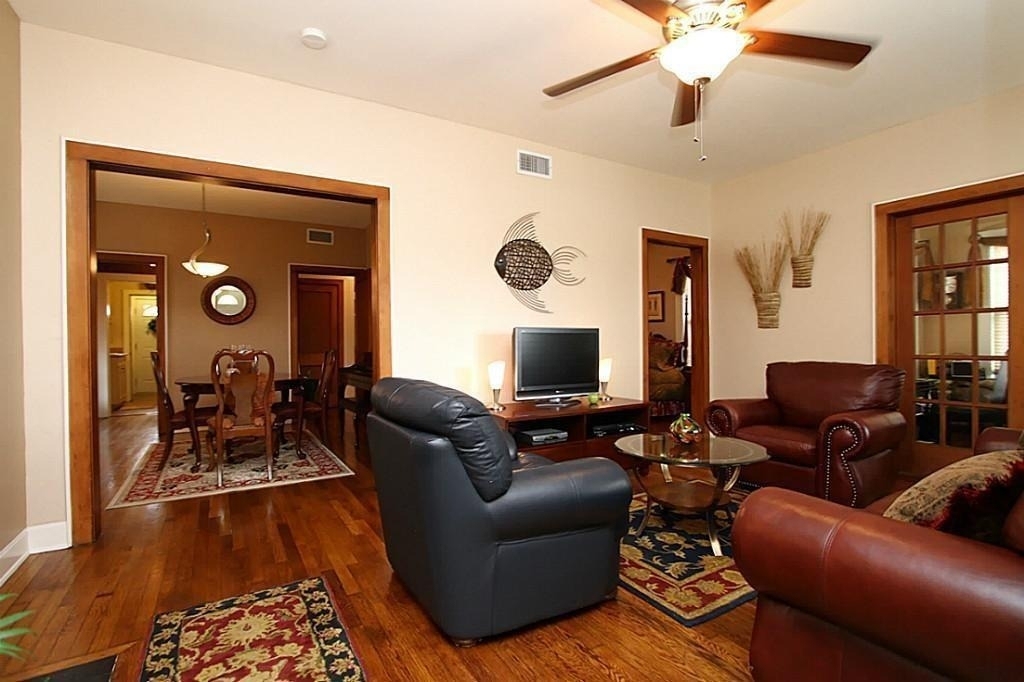 1915 Cleburne Street - Photo 2