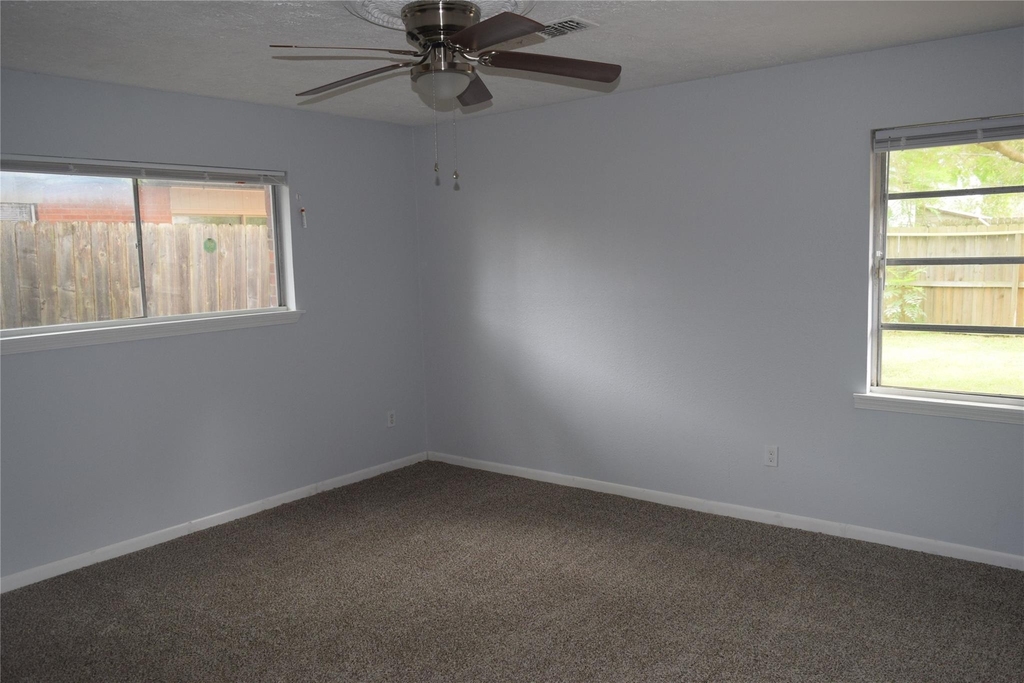 9902 Tolman Street - Photo 3