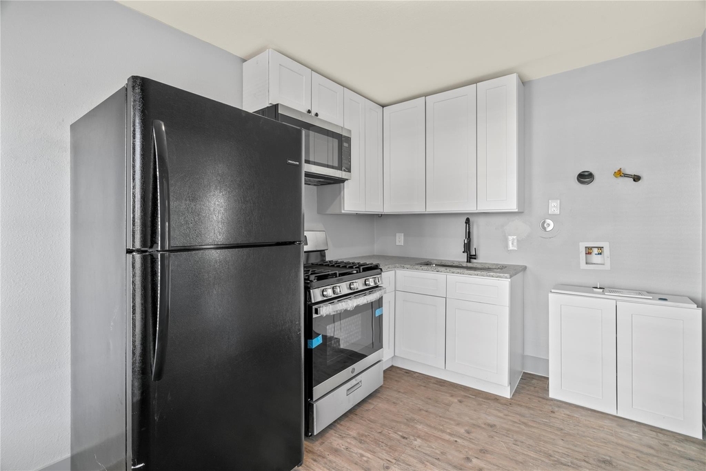 305 Roberts Street - Photo 4