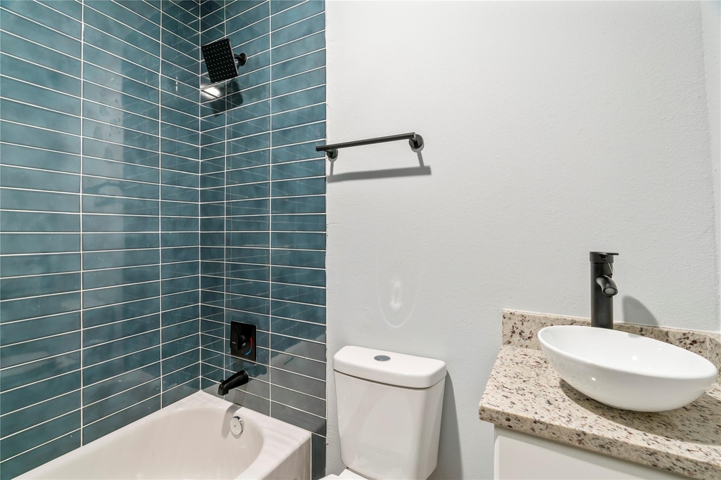 305 Roberts Street - Photo 2