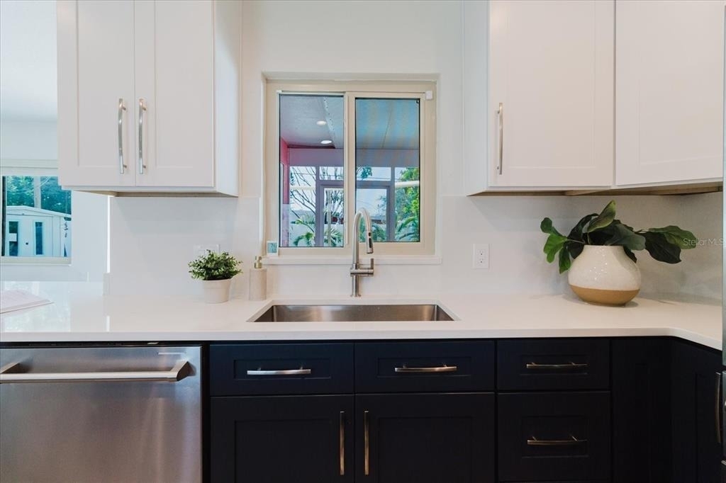 411 87th Avenue - Photo 10